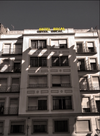 Tasador del olvido - Serie Memoria, Asombro y Olvido de Mariano Luque. Enlace Youtube canal Mariano Luque. Memoria, silencio, vídeo.